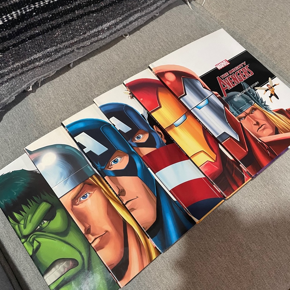 Marvel Books - Picture 2 of 10